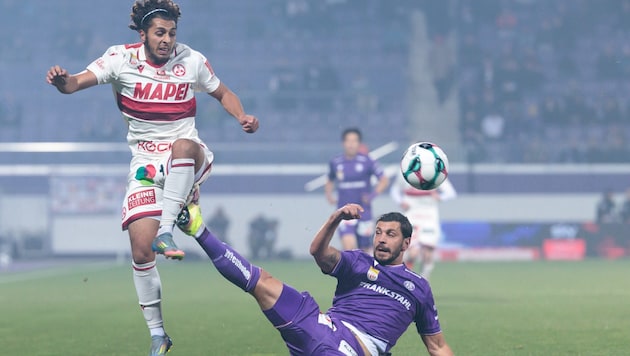 VAR gibt zu: Für dieses Foul hätte Aleksandar Dragović vom Platz fliegen müssen.