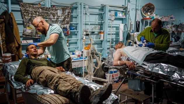 Ukrainische Militärsanitäter an der Front in der Region Donesk (Symbolbild) 