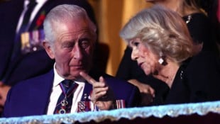 Charles und Camilla erschienen am Wochenende in der Royal Albert Hall vertraut und glücklich – ...