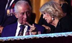 Charles und Camilla erschienen am Wochenende in der Royal Albert Hall vertraut und glücklich – ...