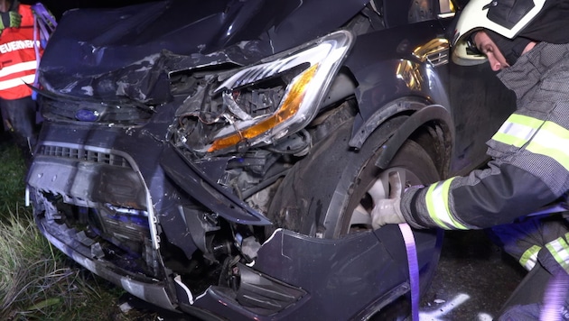 Fraglich, ob dieses Auto noch zu reparieren ist.