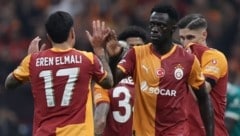 Galatasaray-Profi Eren Elmali (li.) wurde zusammen mit über 1000 anderen Spielern vom türkischen ...