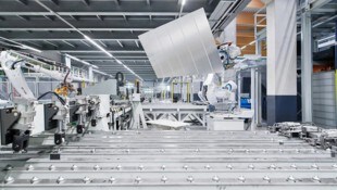 Das Unternehmen verarbeitet Aluminium und beliefert Industrien.