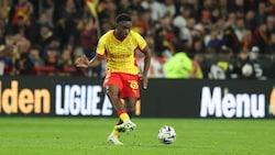 Sammy Baidoo zeigt in Frankreich groß auf.