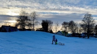 Seit Jahren spielen und rodeln Kinder mit und ohne Eltern auf dem beliebten Areal. Nun hat die ...