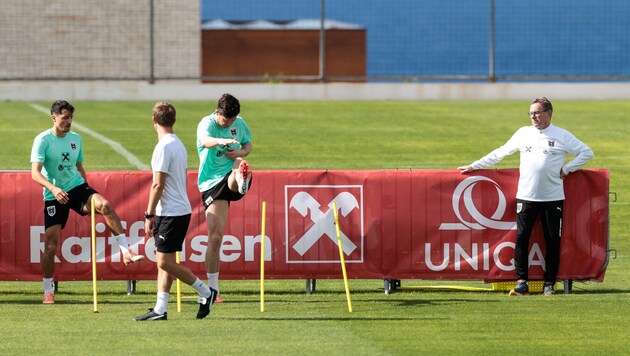 ÖFB-Teamchef Ralf Rangnick (re.) und Co. bereiten sich auf das Duell mit Zypern vor.