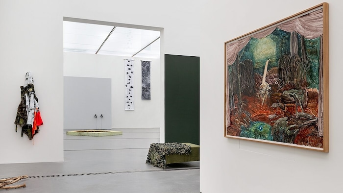 Objekte, Installationen und Bilder sind zu sehen