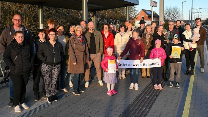 Protest in Gussendorf: Der Bahnhof steht künftig am Abstellgleis.