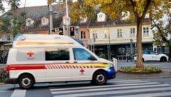 Eine schwer verletzte Lenkerin musste ins Uni-Klinikum gebracht werden (Symbolbild).