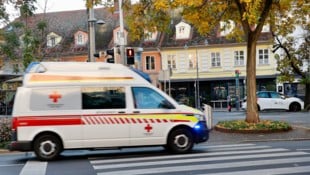Eine schwer verletzte Lenkerin musste ins Uni-Klinikum gebracht werden (Symbolbild).