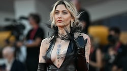 Paris Jackson sorgt mit ihrer neuesten Enthüllung für Entsetzen: Ein Loch in ihrer Nase erinnert ...