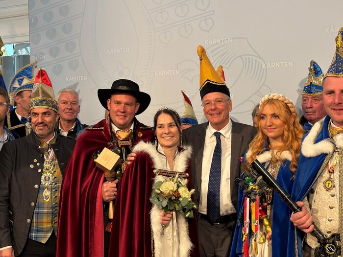 Das scheidende Prinzenpaar aus Bad St. Leonhard (re.) gratulierte dem neuen Landesprinzenpaar ...