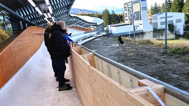 Am Dienstag wurde eine Holzbande an der kritischen Stelle installiert.