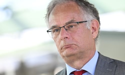 Finanzminister Markus Marterbauer (SPÖ) hat wenig zu lachen.