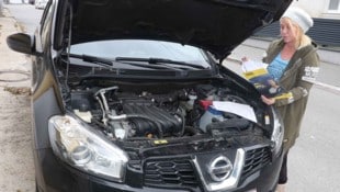 Bettina G. fühlt sich von einem Autohaus betrogen.