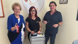 Volkshilfe-Präsidentin Verena Dunst mit Chiara und Ludwig „Wickerl“ Pimperl