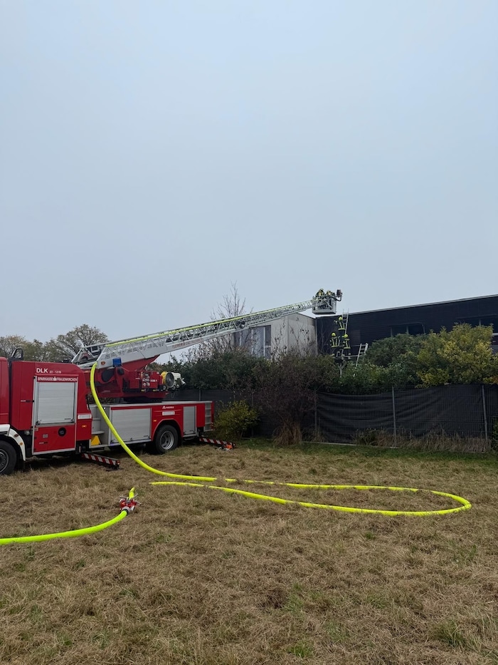 Auch von oben wurde kontrolliert, ob es noch Glutnester gibt.