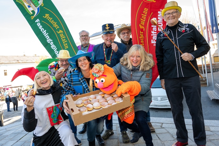 Was wäre ein Fasching ohne Krapfen. Wie in den Jahren zuvor zeigte sich die Faschingsgilde ...