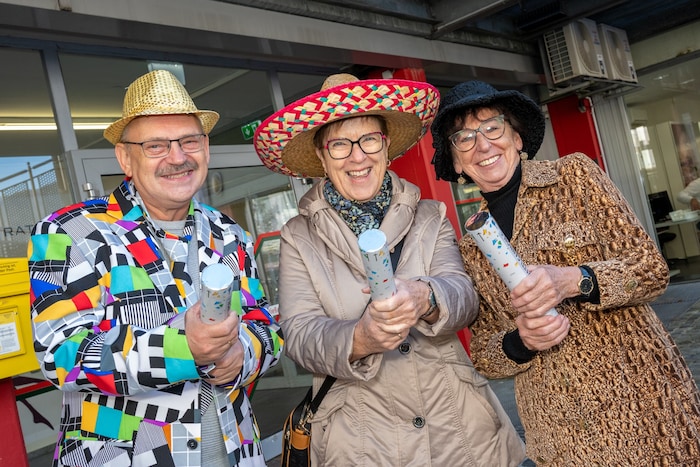 Viele Faschingsliebhaber beim Narrenwecken in Ferlach.