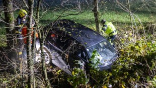Der Wagen lag in Altenfelden in einem Bachbett