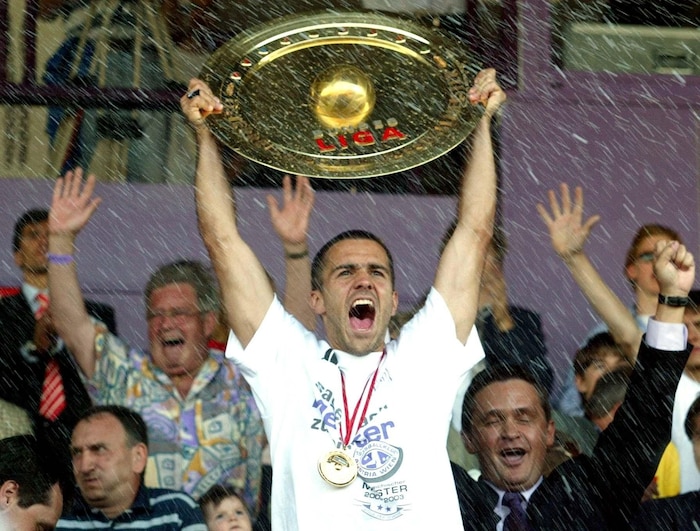 May 29, 2005: Michael Wagner lifts the championship plate for Austria after the match against SW ...