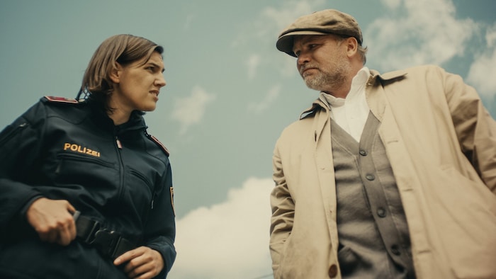 „Kommissar“ Stipsits mit „Polizistin“ Hannah Darabos in „Die Uhudler-Verschwörung“.