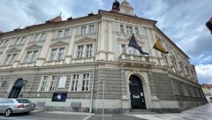 Im Rathaus scheint man mehr damit beschäftigt zu sein, sich rechtlich abzusichern, als das ...