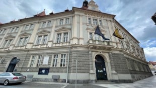 Im Rathaus scheint man mehr damit beschäftigt zu sein, sich rechtlich abzusichern, als das ...