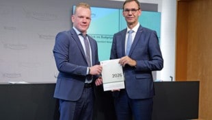 LH Markus Wallner und LSth. Christof Bitschi bei der Präsentation des Voranschlags für das ...
