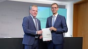 LH Markus Wallner und LSth. Christof Bitschi bei der Präsentation des Voranschlags für das ...