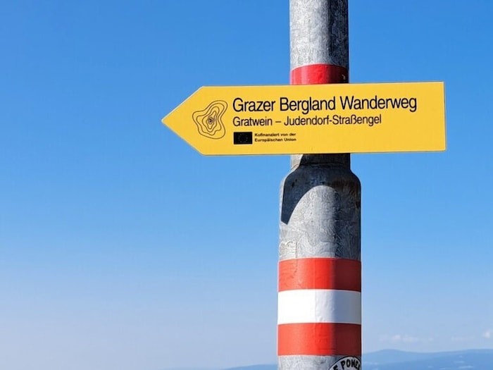 Gut sichtbar markiert ist der neue Grazer Bergland Wanderweg.