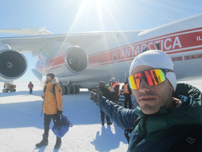 Mit einem Charterflugzeug aus Kapstadt ging es für alle Teilnehmer in die Antarktis.