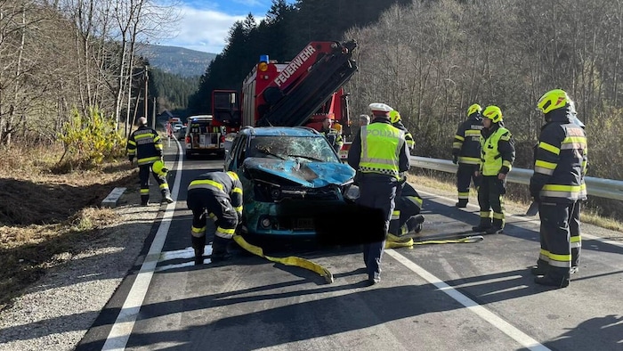 Am Auto entstand Totalschaden.