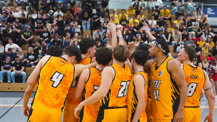 Anders bei den Herren, wo die Beez mit 48:37 als Sieger vom Platz gingen.