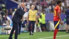 Luis de la Fuente (li.) muss auf Superstar Lamine Yamal verzichten.