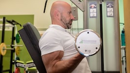 Wer seinen Bizeps wachsen lassen möchte, der soll sich nicht in vielen Neujahrsvorsätzen ...