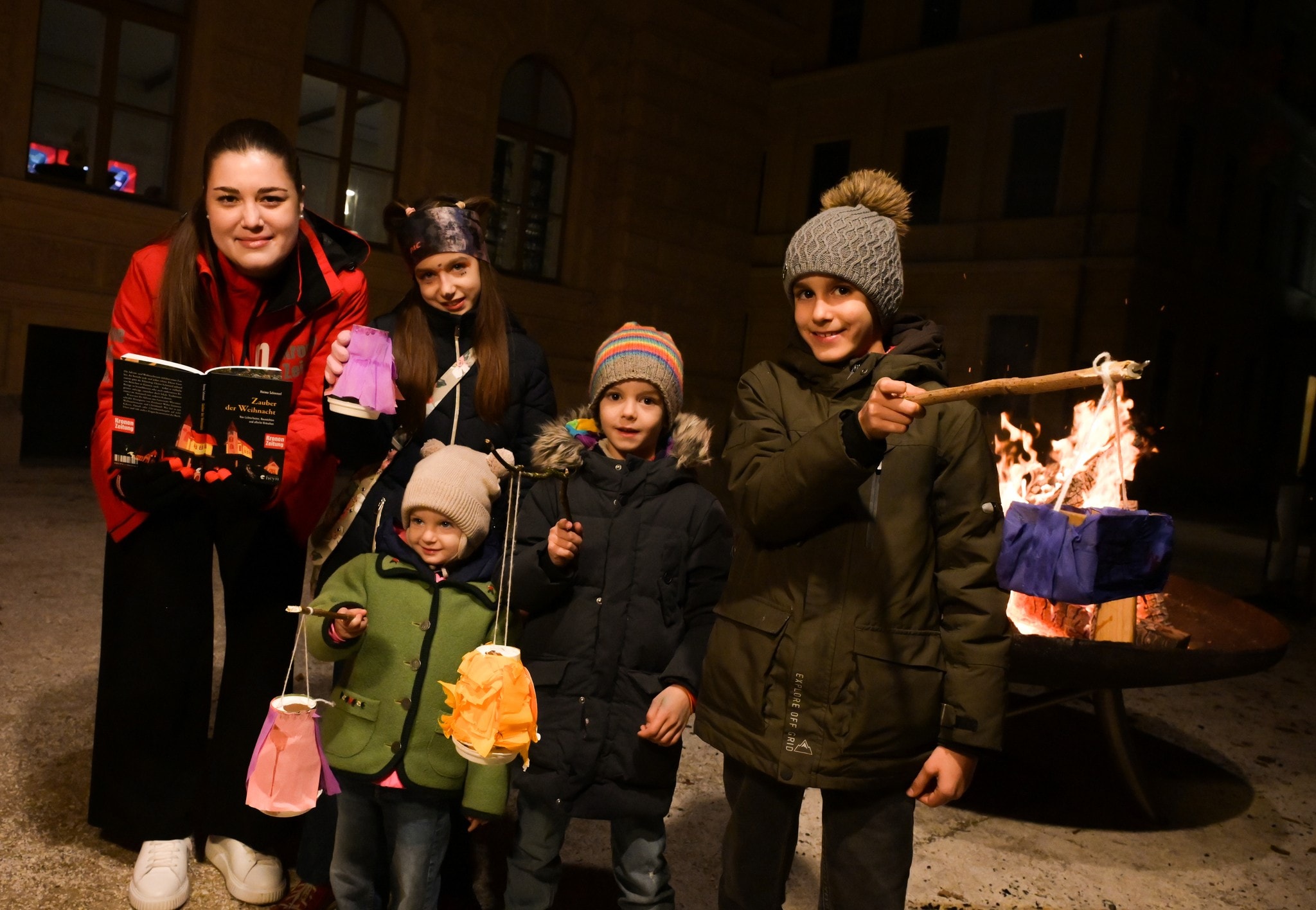 Das neue Buch ist eine Bereicherung für die ganze Familie. Hier liest „Krone“-Promotorin Larissa ...