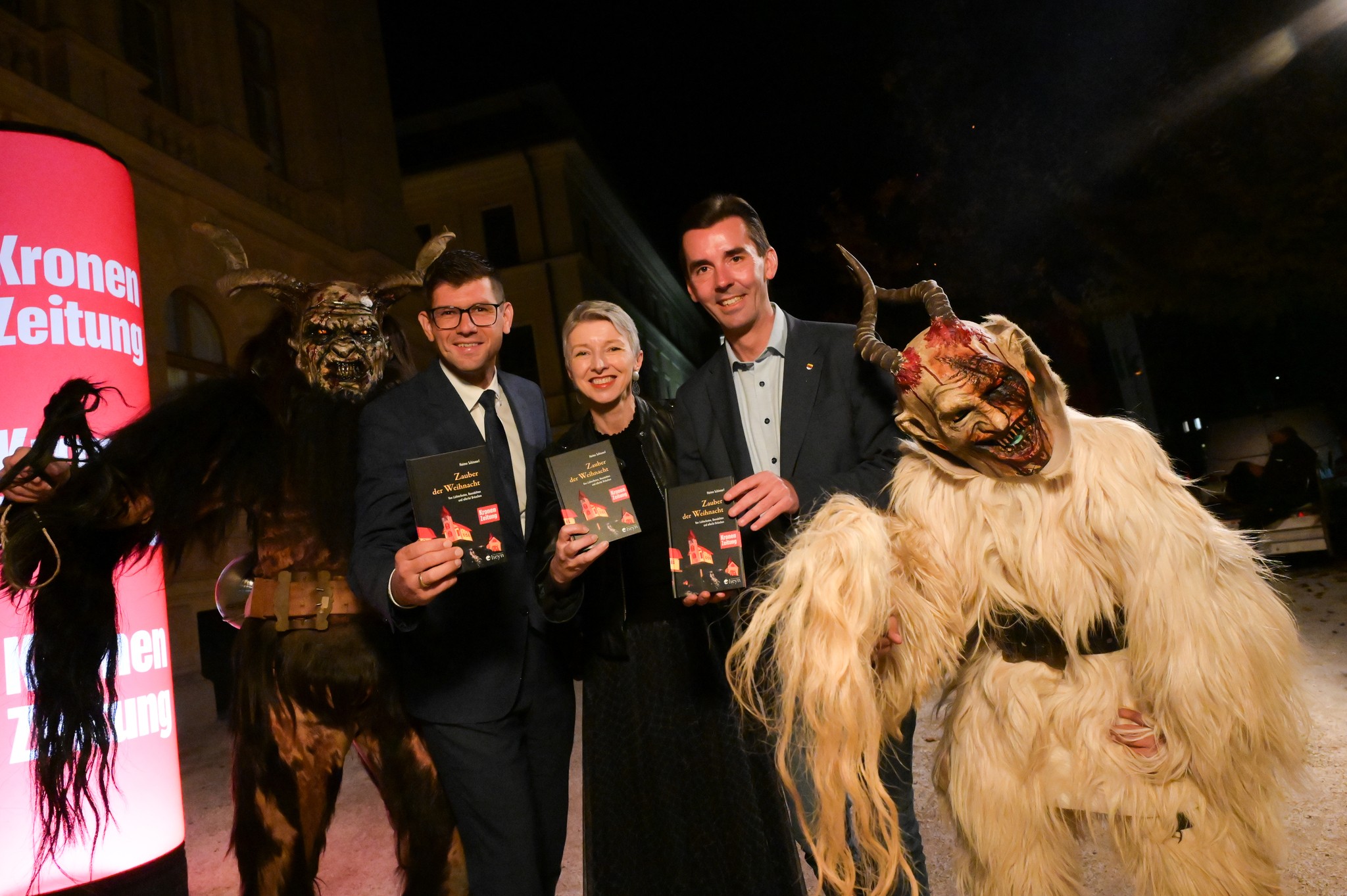 Überraschungsbesuch der Gurker Domteufel; hier mit dem Polit-Trio Martin Gruber, Gaby Schaunig ...