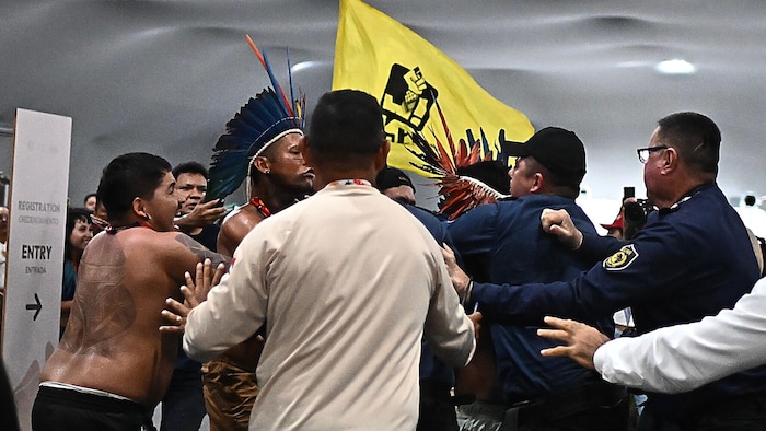 Die Sicherheitskräfte hatten alle Hände voll zu tun.