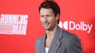 Glen Powell ließ sich für seine Action-Rolle in „The Running Man“ von Arnold Schwarzenegger und ...