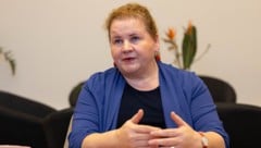 Sozialministerin Korinna Schumann fordert Verständnis für Menschen, die auf die Sozialhilfe ...