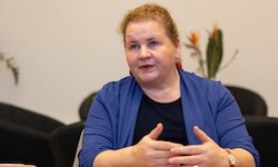 Sozialministerin Korinna Schumann fordert Verständnis für Menschen, die auf die Sozialhilfe ...