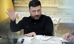Der Skandal ist für Präsident Selenskyj unangenehm. Er forderte, dass Schuldige ohne Ansehen der ...