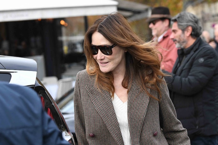 Carla Bruni vor dem Restaurant „Le Flandrin“