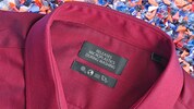 Mit jedem Waschgang gelangt bei synthetischen Textilien Mikroplastik ins Abwasser.