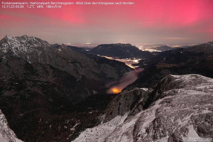 Über dem Königssee lag der Nebel, Salzburg im Hintergrund.