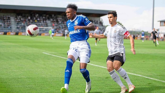 Besiktas-Profi Necip Uysal (re.) soll auf Spiele gewettet haben.