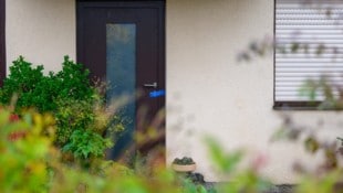 Hinter dieser Tür hatte sich die Familientragödie mit zwei Toten zugetragen.