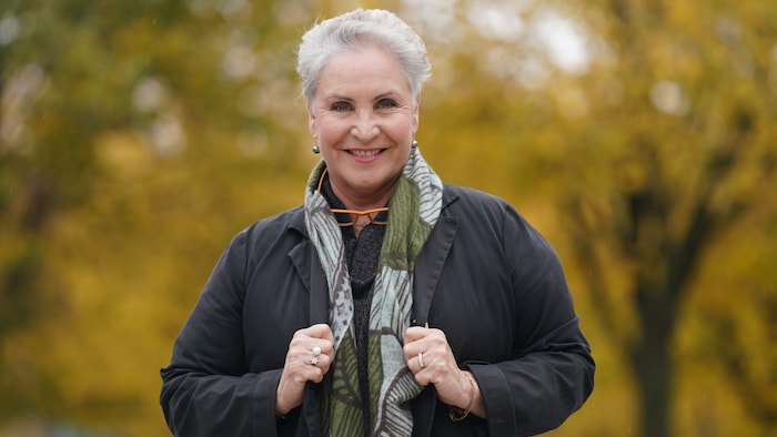 Vom roten Teppich aufs Sofa: Katerina Jacob tauscht Glamour gegen Ruhe, Hunde und ihr neues ...