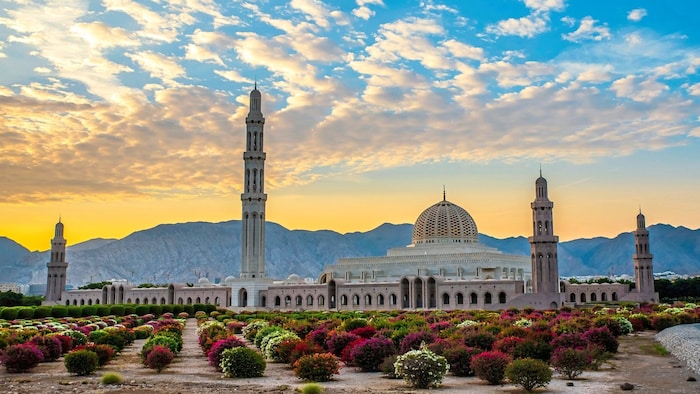 13.000 Moscheen gibt es im ganzen Land, die größte davon steht in der Hauptstadt Maskat .
